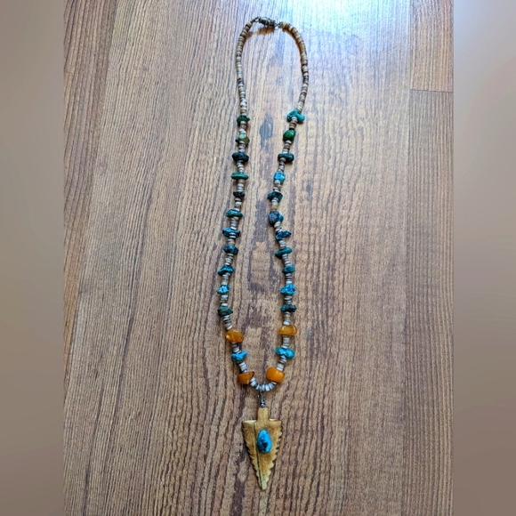 Turquoise Arrowhead necklace - Picture 2 of 2